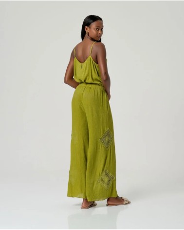 Pantalón Verde Recto Detalle Calado