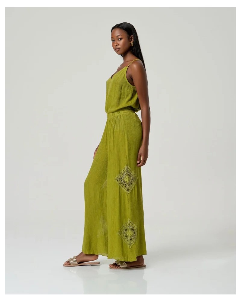 Pantalón Verde Recto Detalle Calado