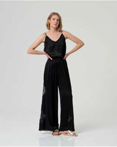 Pantalón Negro Recto Detalle Calado