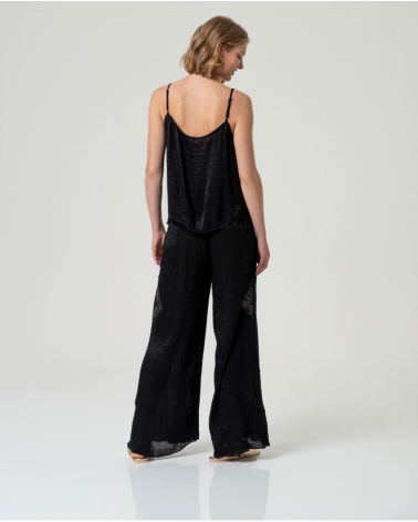 Pantalón Negro Recto Detalle Calado
