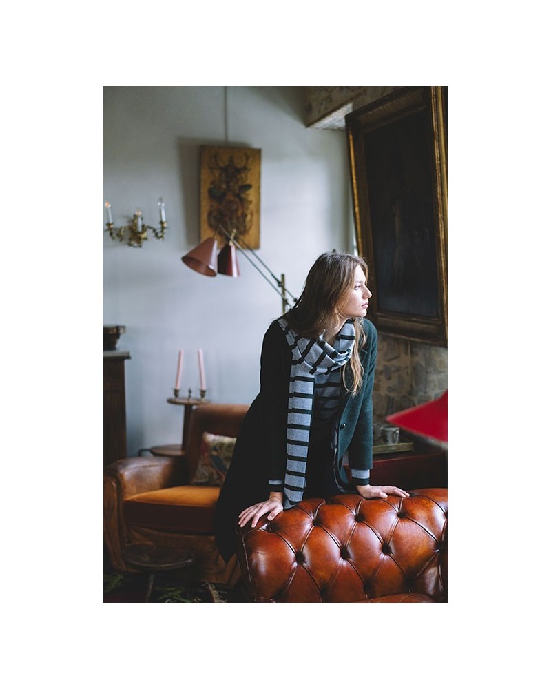 Bufanda Gris Con Rayas Verdes