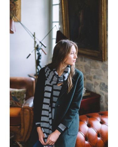 Bufanda Gris Con Rayas Verdes