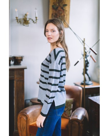 Jersey Gris Con Pico y Rayas Verdes