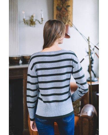 Jersey Gris Con Pico y Rayas Verdes