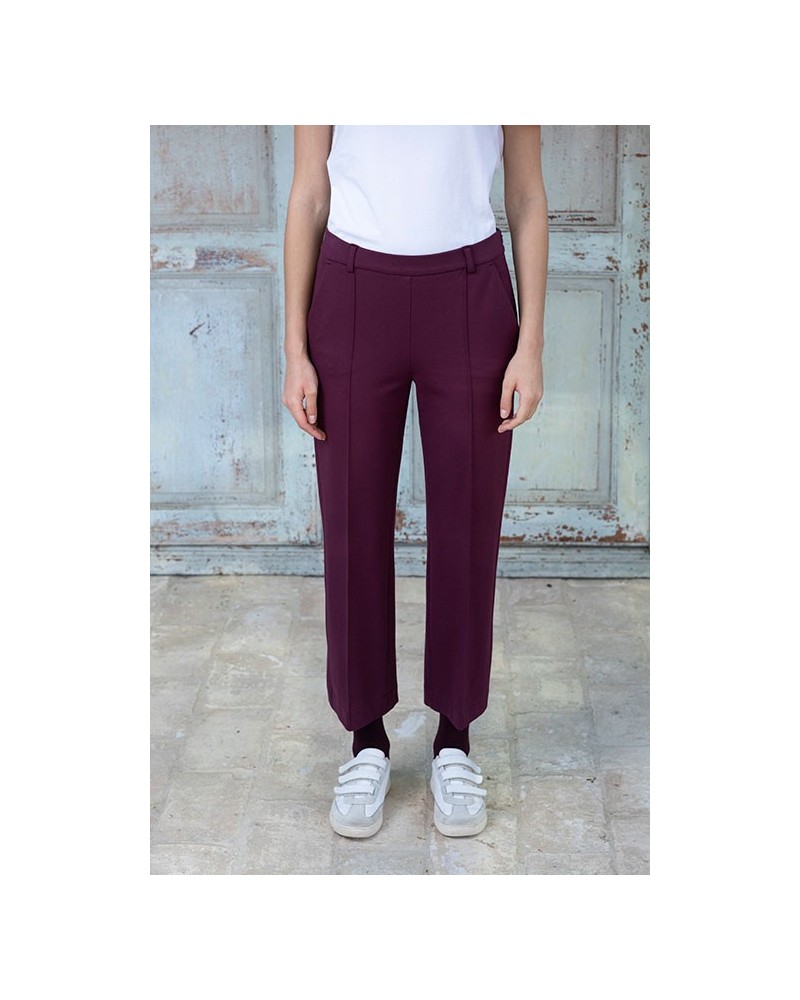 Pantalón Burdeos Con Nervio