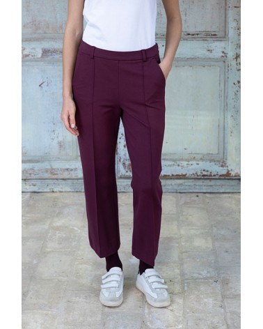 Pantalón Burdeos Con Nervio