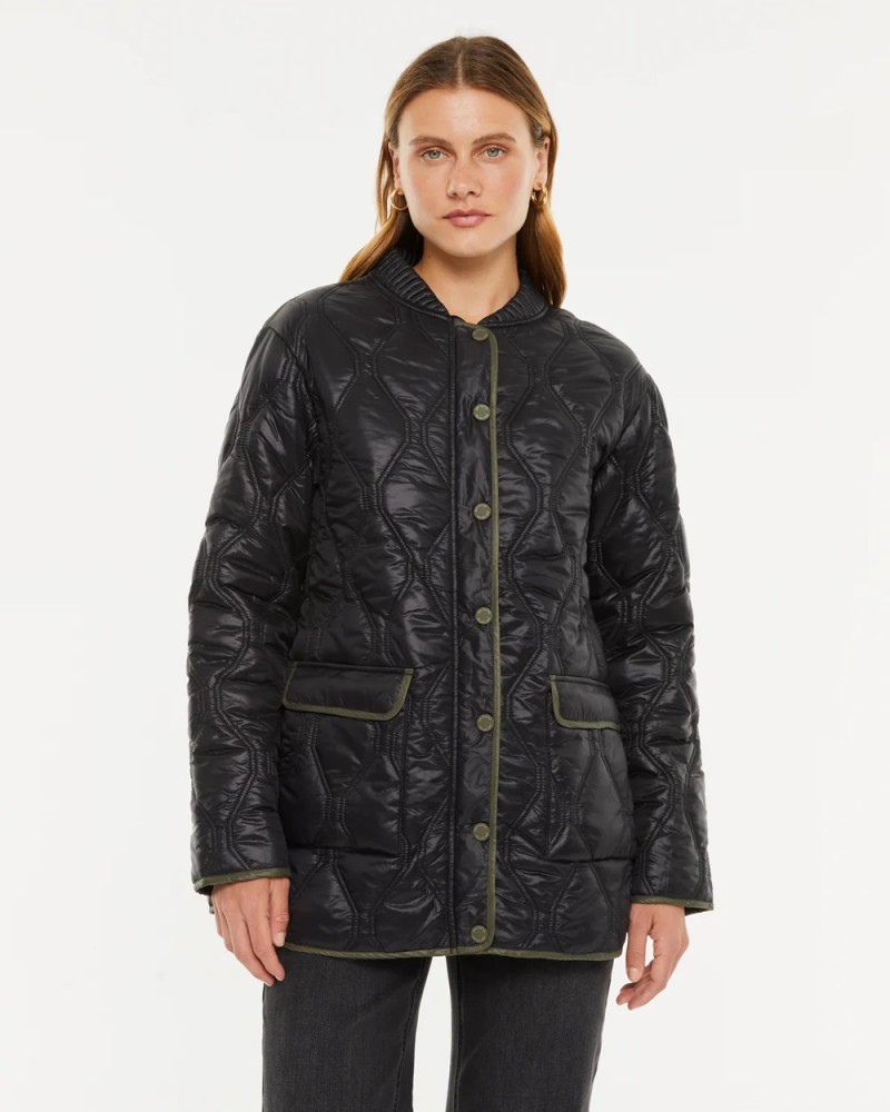 Parka Negra Con Vivo Verde