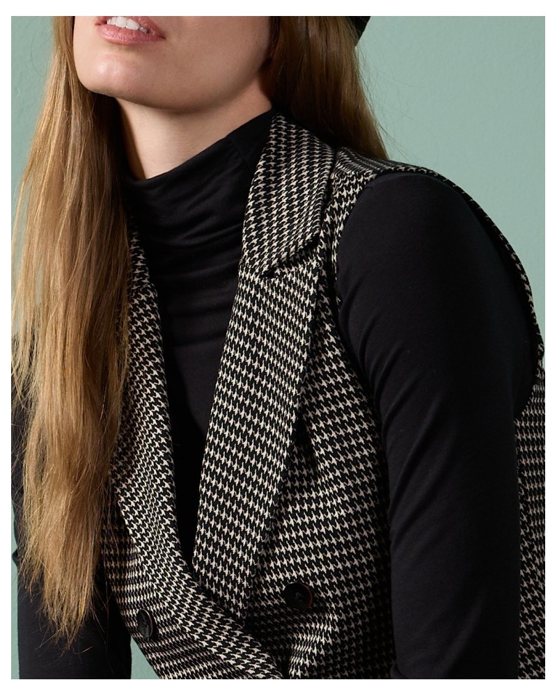 Camiseta Básica Cuello Negra