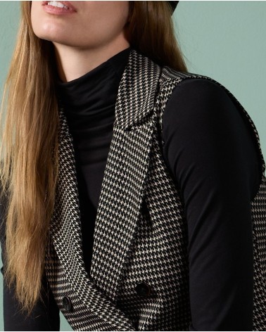 Camiseta Básica Cuello Negra