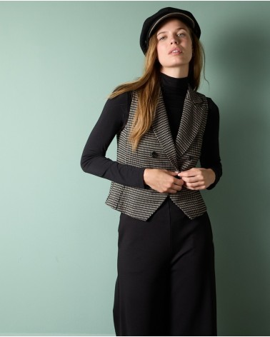 Camiseta Básica Cuello Negra