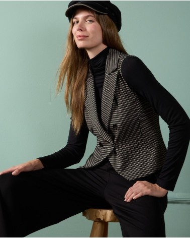 Camiseta Básica Cuello Negra