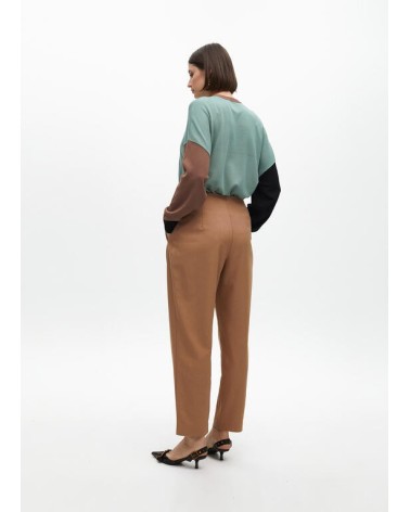 Pantalón Beige Pinzas Cinturón