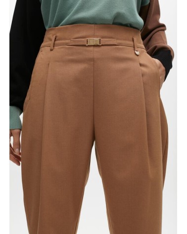 Pantalón Beige Pinzas Cinturón