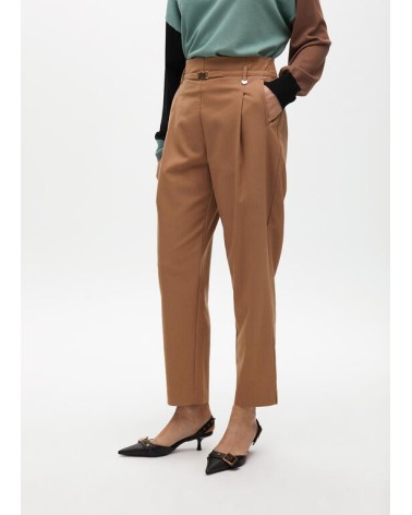 Pantalón Beige Pinzas Cinturón