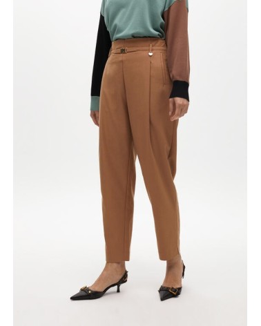 Pantalón Beige Pinzas Cinturón