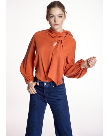 Jeans Rectos Bordados A Tono