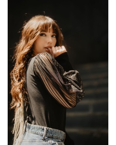 Camiseta Negra Manga Tul