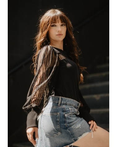 Camiseta Negra Manga Tul