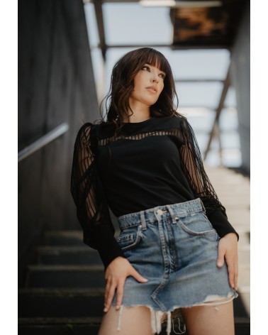 Camiseta Negra Manga Tul